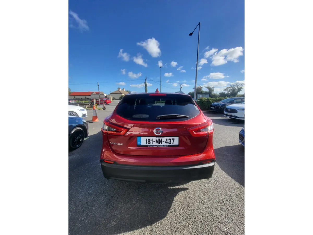 Nissan Qashqai MPV, Diesel, 2018, Red