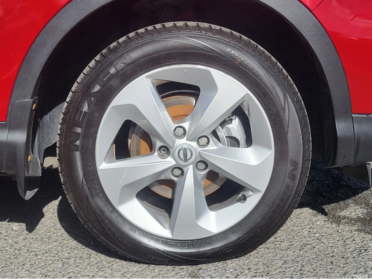 Nissan Qashqai MPV, Diesel, 2018, Red