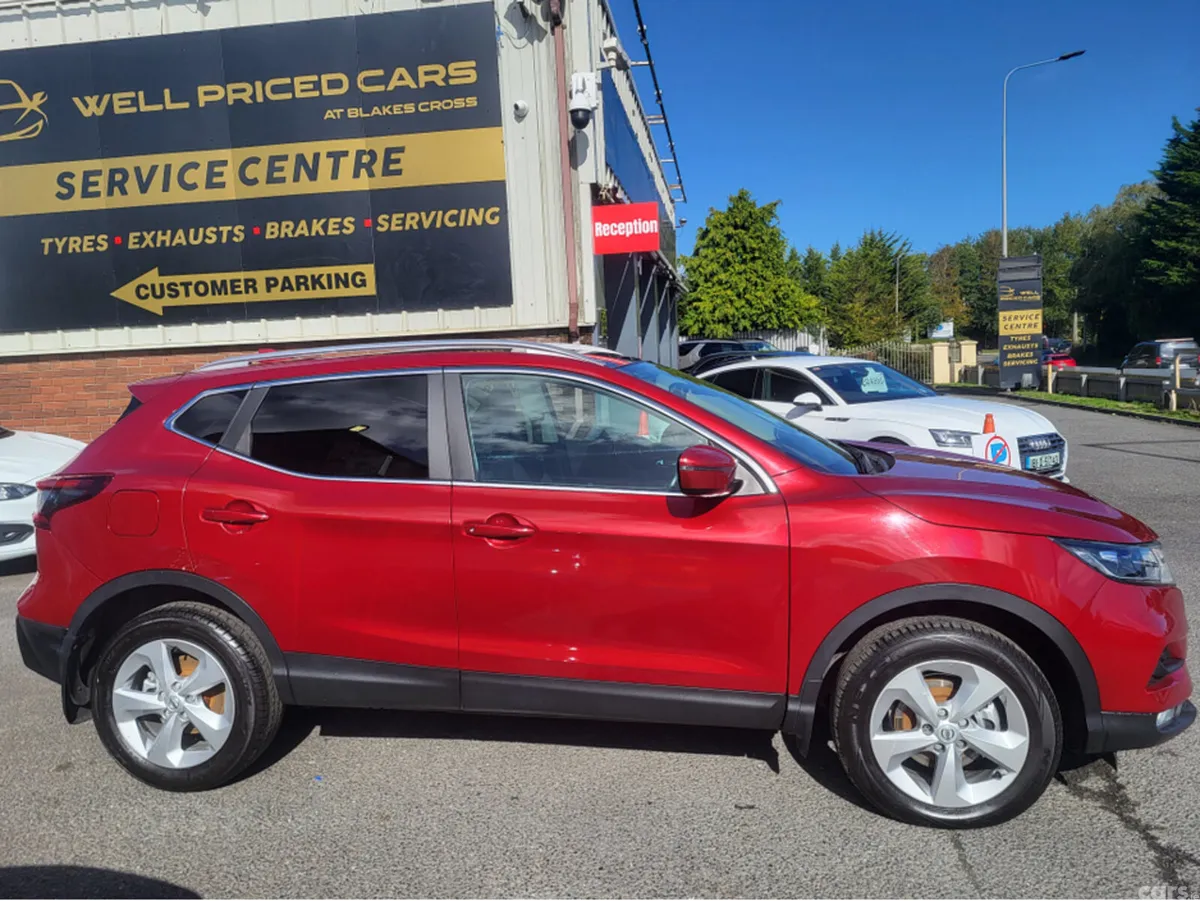 Nissan Qashqai MPV, Diesel, 2018, Red