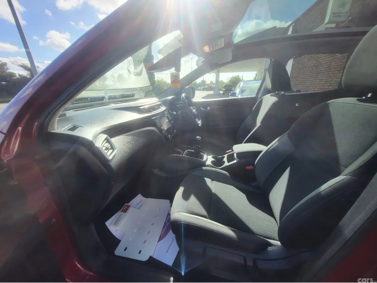 Nissan Qashqai MPV, Diesel, 2018, Red