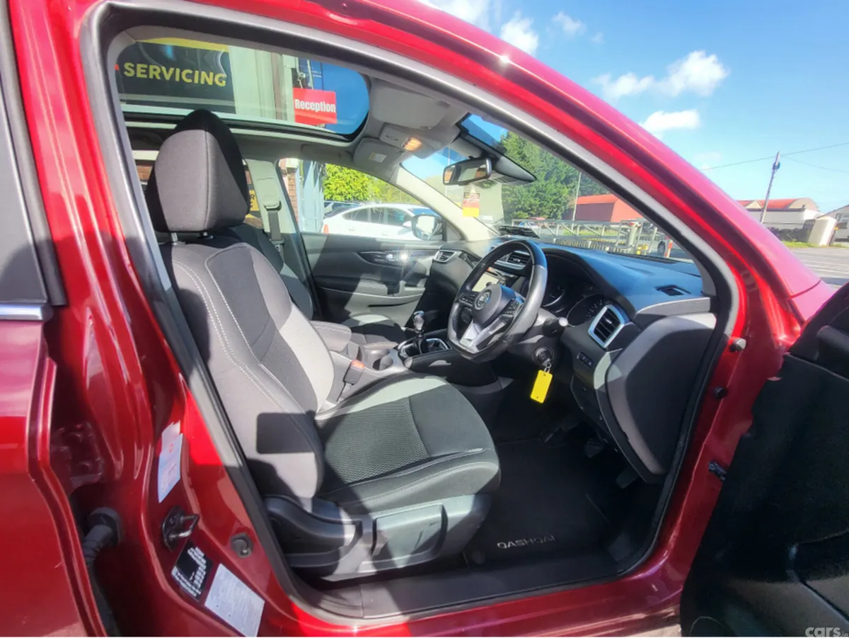Nissan Qashqai MPV, Diesel, 2018, Red