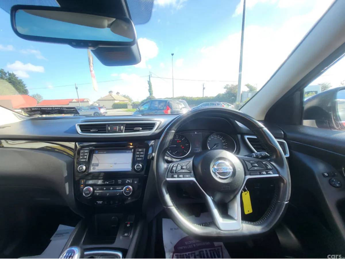 Nissan Qashqai MPV, Diesel, 2018, Red
