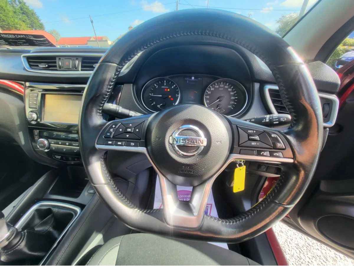Nissan Qashqai MPV, Diesel, 2018, Red