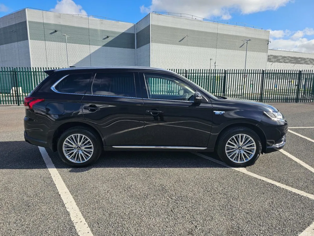 Mitsubishi Outlander Estate, Petrol Plug-in Hybrid, 2019, Black