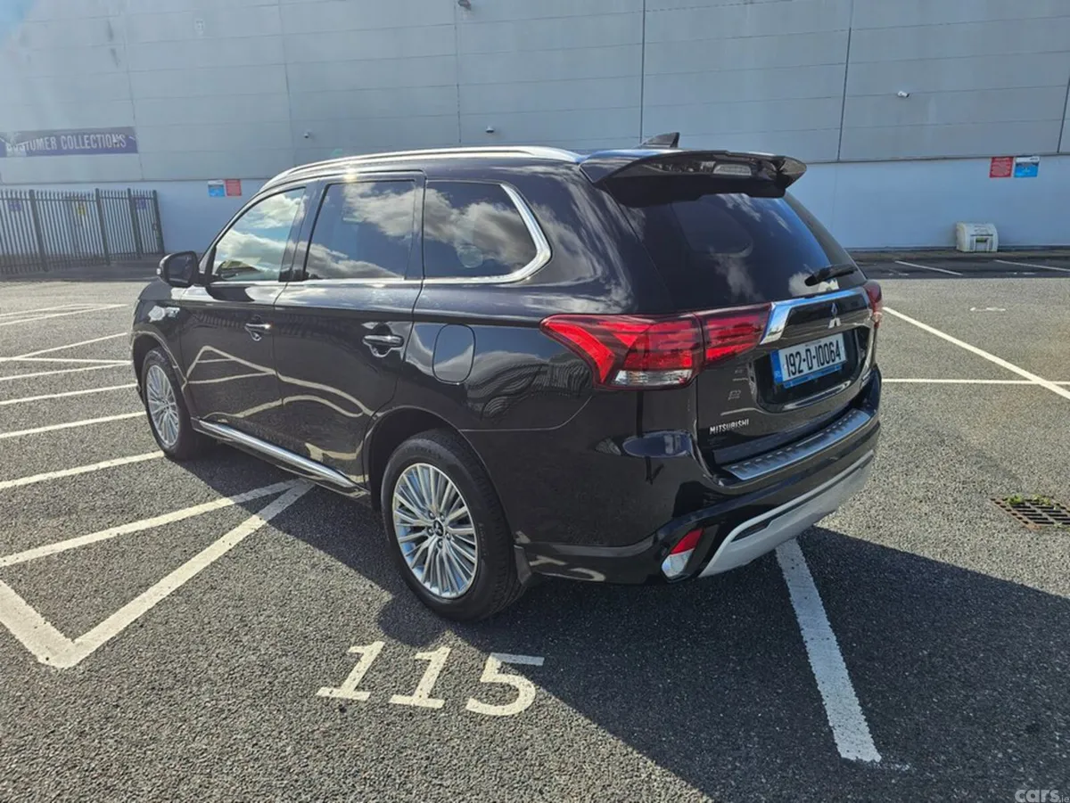 Mitsubishi Outlander Estate, Petrol Plug-in Hybrid, 2019, Black