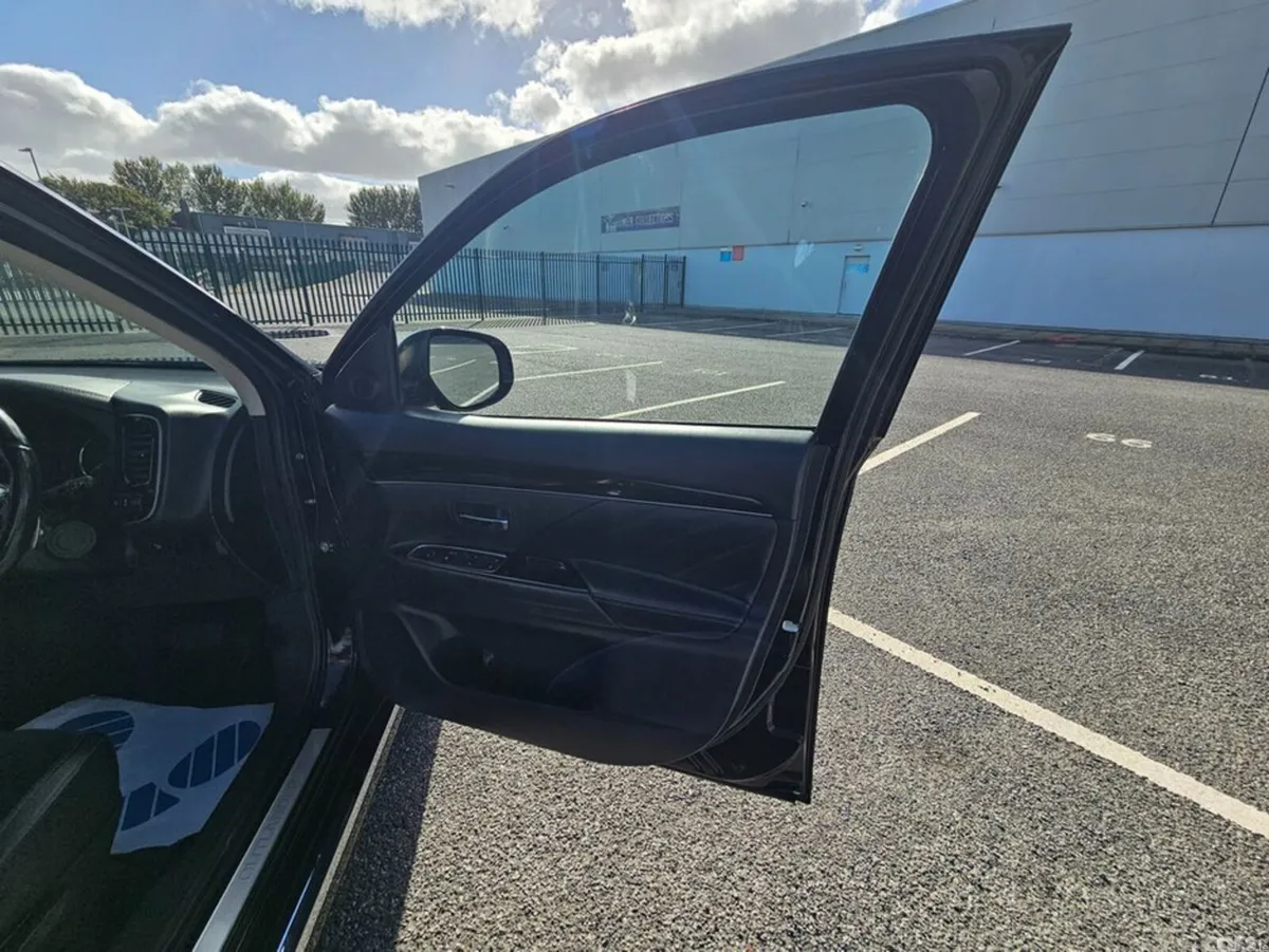 Mitsubishi Outlander Estate, Petrol Plug-in Hybrid, 2019, Black