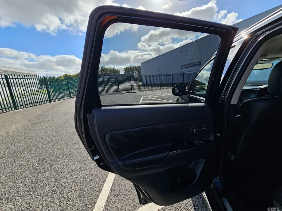 Mitsubishi Outlander Estate, Petrol Plug-in Hybrid, 2019, Black