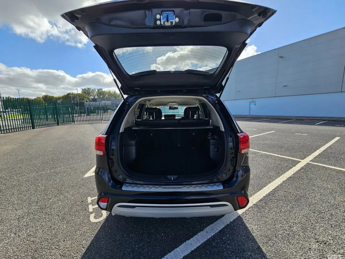 Mitsubishi Outlander Estate, Petrol Plug-in Hybrid, 2019, Black