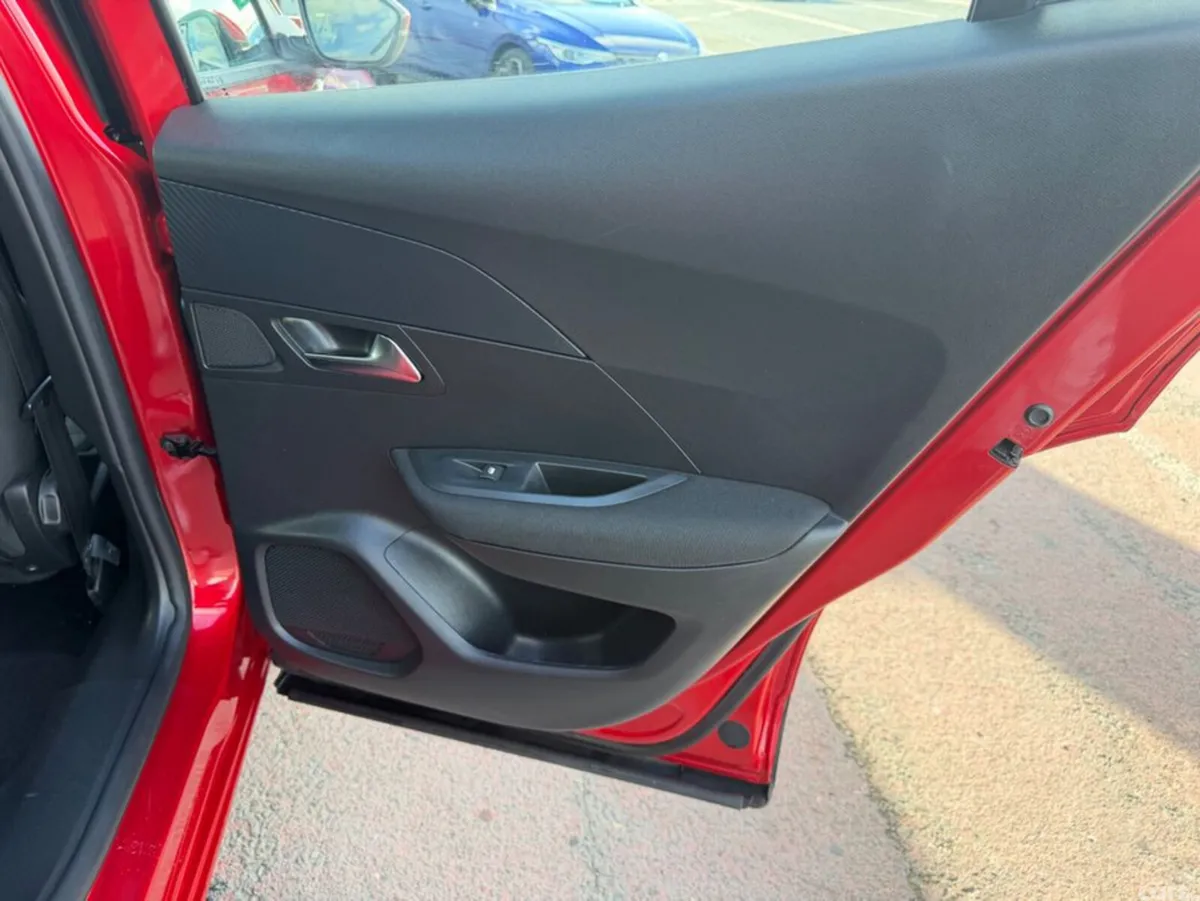 Peugeot 2008 MPV, Electric, 2022, Red