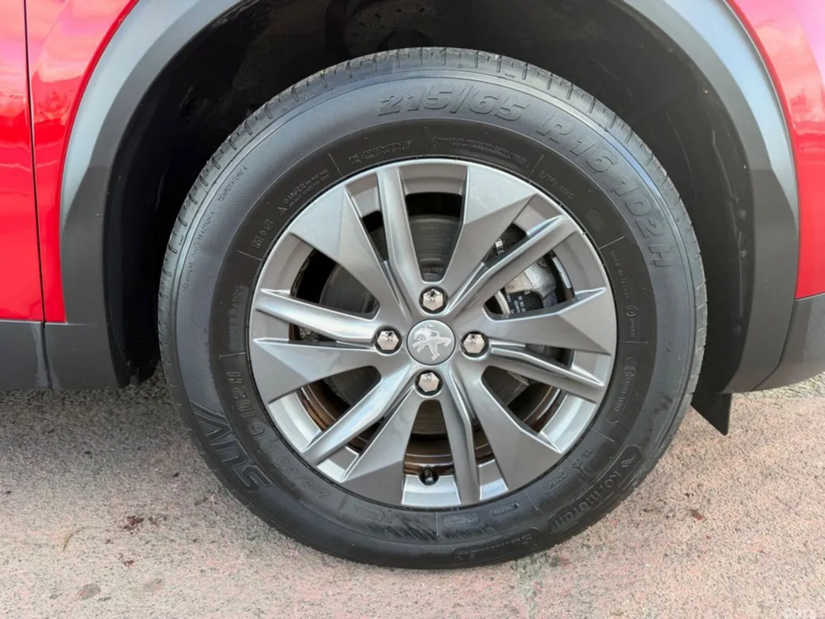Peugeot 2008 MPV, Electric, 2022, Red