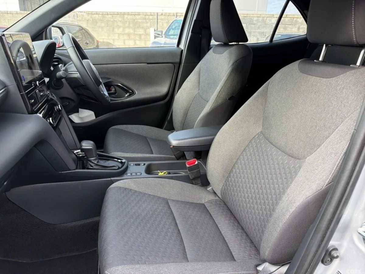 Toyota Yaris Cross Hatchback, Petrol Hybrid, 2026, Grey