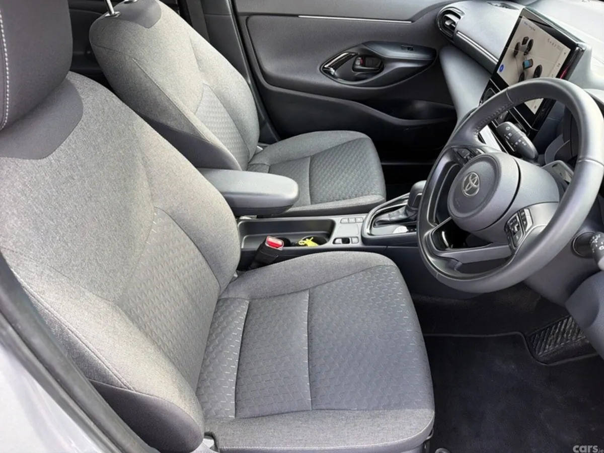 Toyota Yaris Cross Hatchback, Petrol Hybrid, 2026, Grey