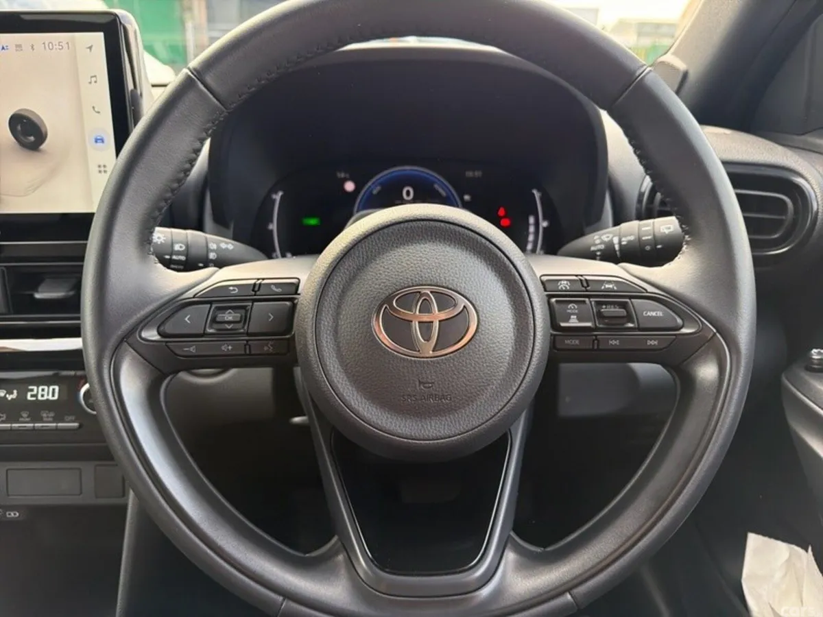 Toyota Yaris Cross Hatchback, Petrol Hybrid, 2026, Grey