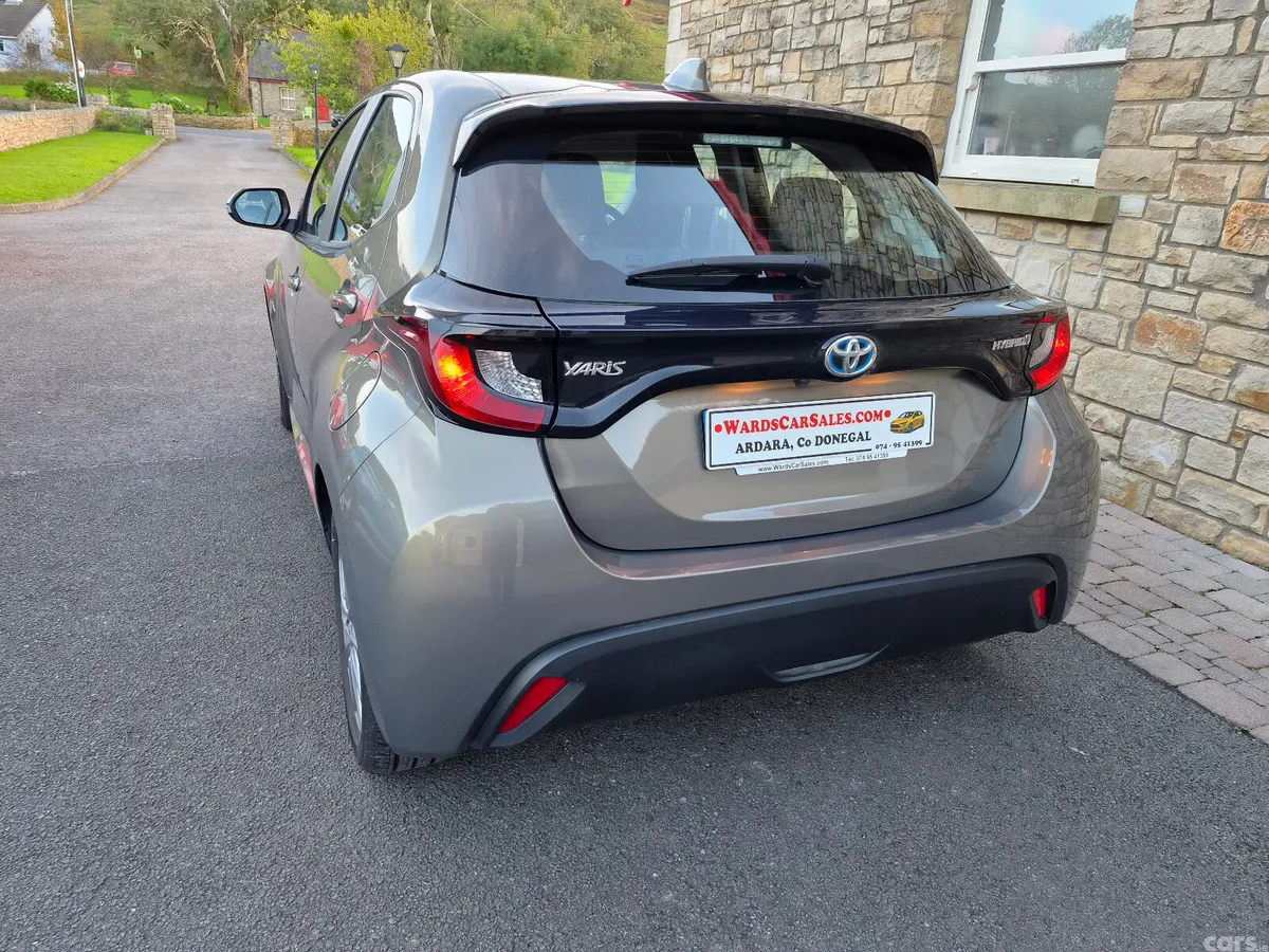 Toyota Yaris Hatchback, Petrol Hybrid, 2023, Gold