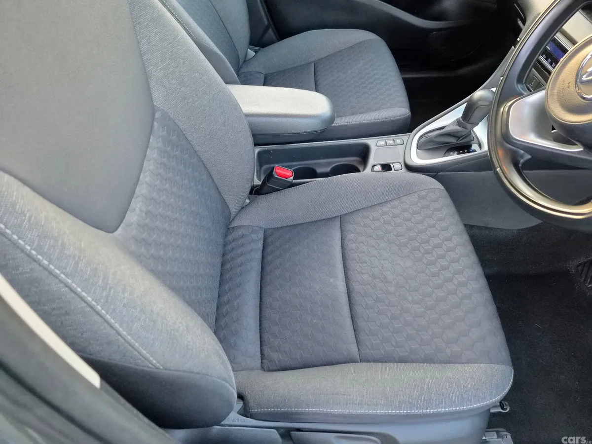 Toyota Yaris Hatchback, Petrol Hybrid, 2023, Gold