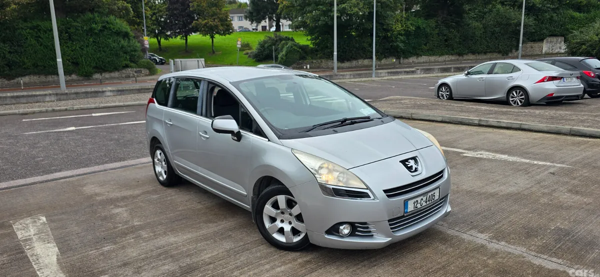 Peugeot 5008 MPV, Diesel, 2012, Grey