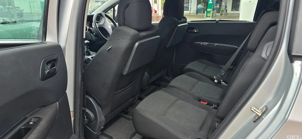 Peugeot 5008 MPV, Diesel, 2012, Grey