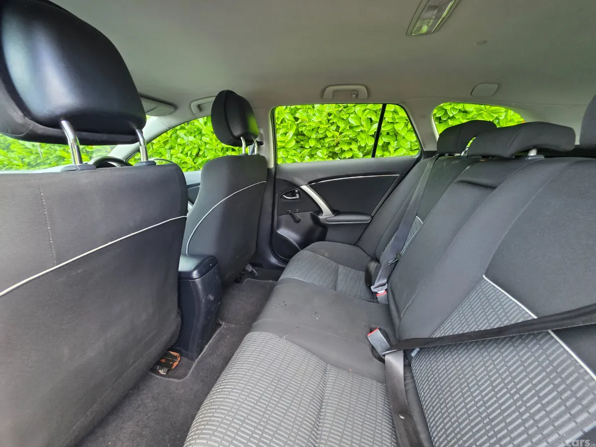 Toyota Avensis Estate, Diesel, 2015, Silver
