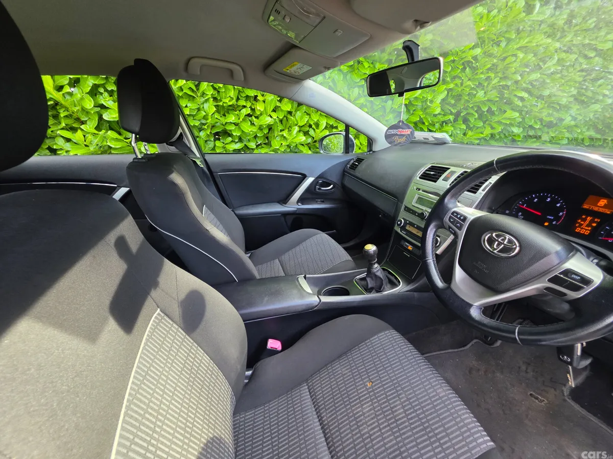 Toyota Avensis Estate, Diesel, 2015, Silver