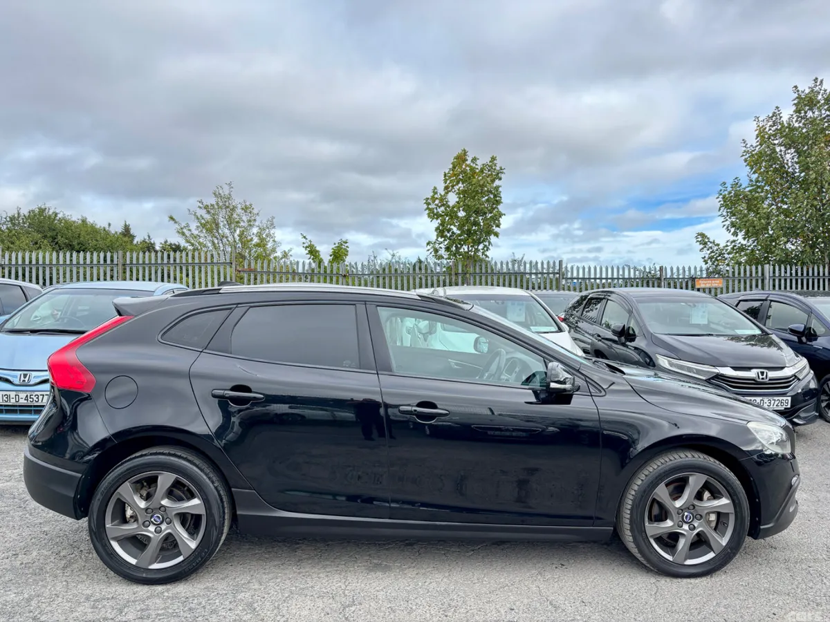 Volvo V40 Hatchback, Diesel, 2016, Black