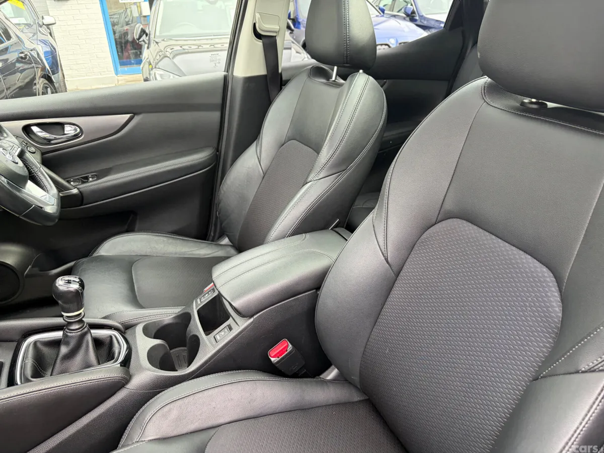 Nissan Qashqai Hatchback, Diesel, 2019, Black