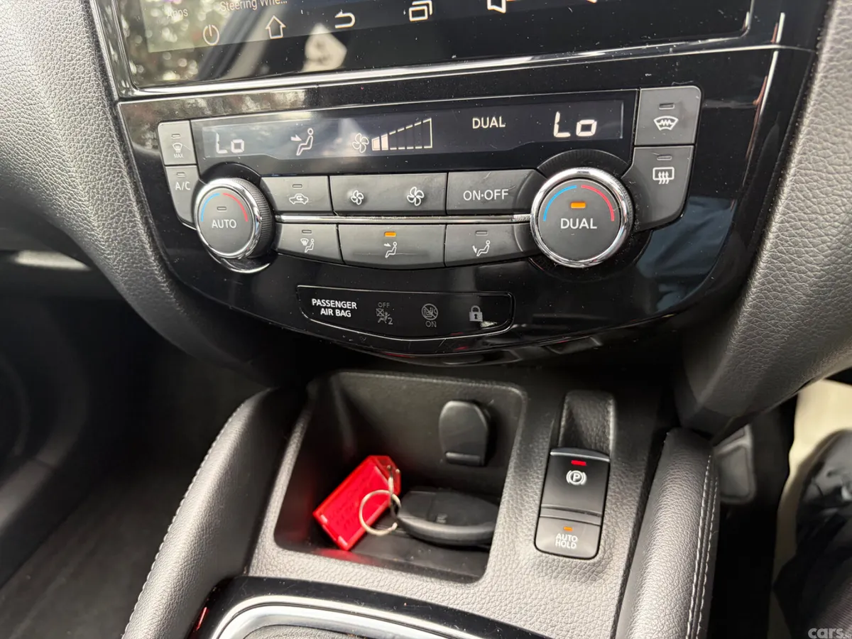 Nissan Qashqai Hatchback, Diesel, 2019, Black