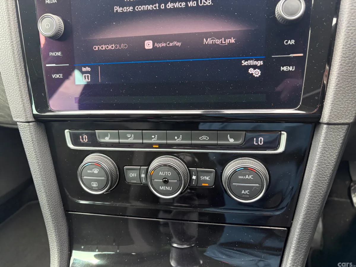 Volkswagen Golf Estate, Petrol, 2017, Red