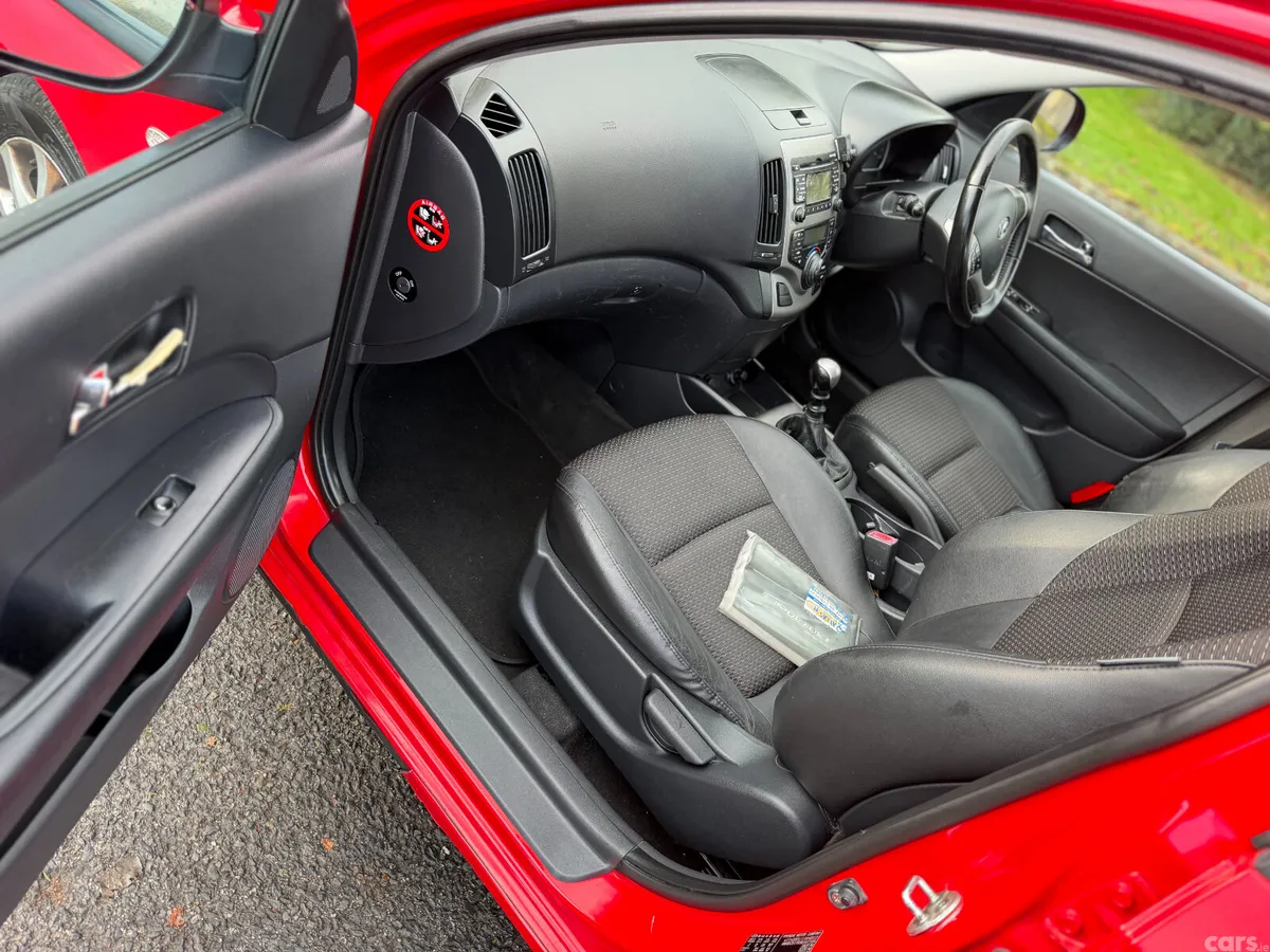 Hyundai i30 MPV, Diesel, 2011, Red