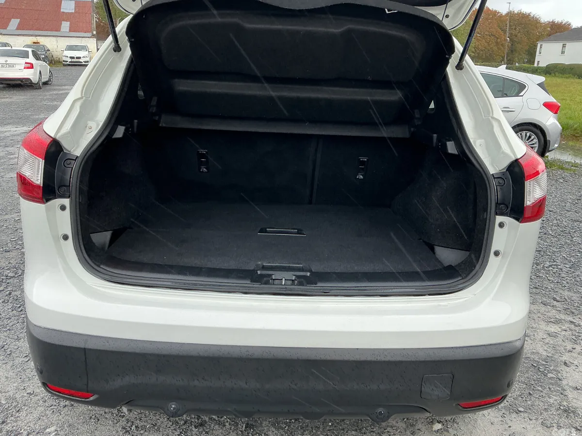 Nissan Qashqai SUV, Diesel, 2017, White