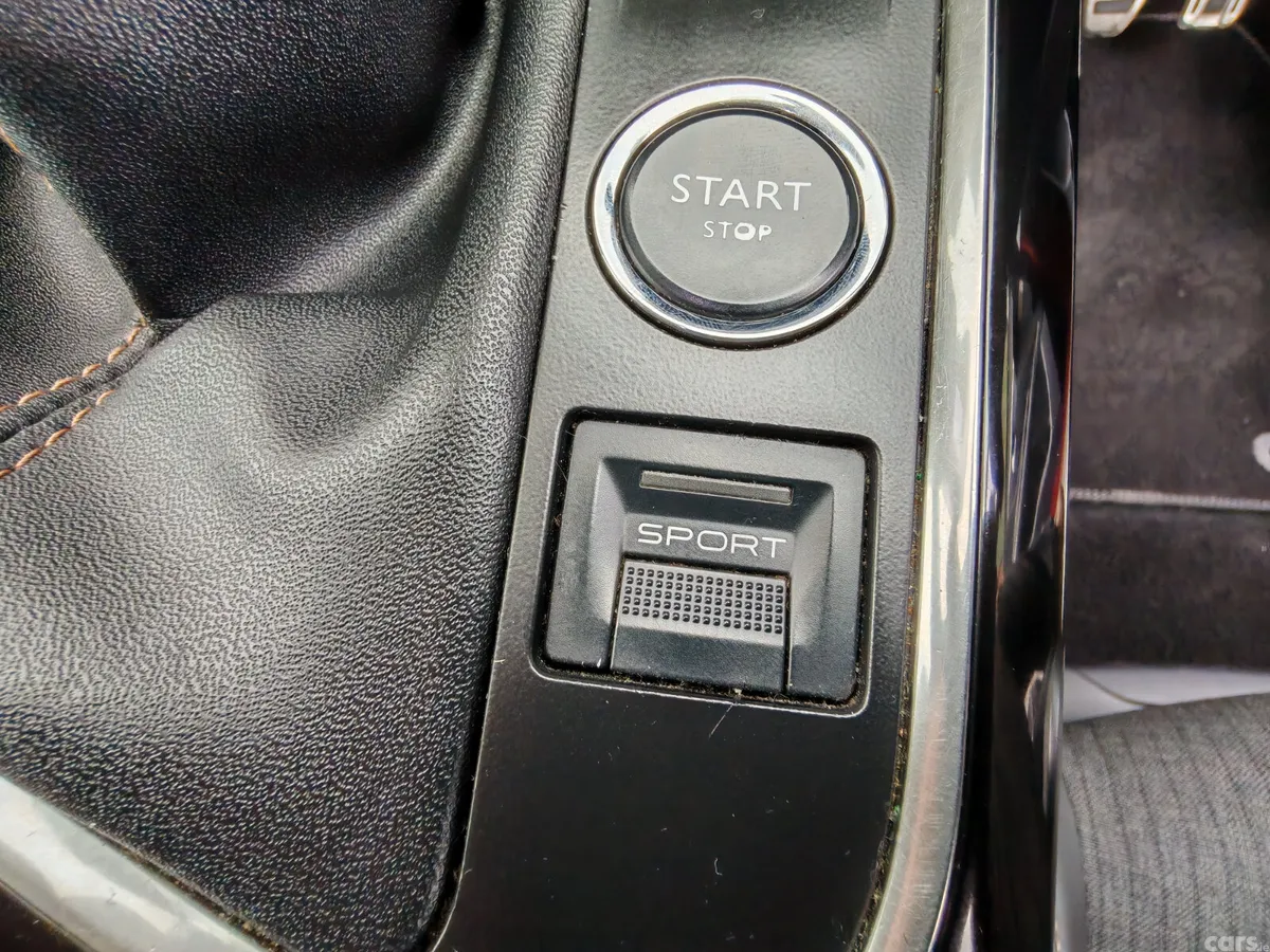 Peugeot 3008 MPV, Petrol, 2018, Red