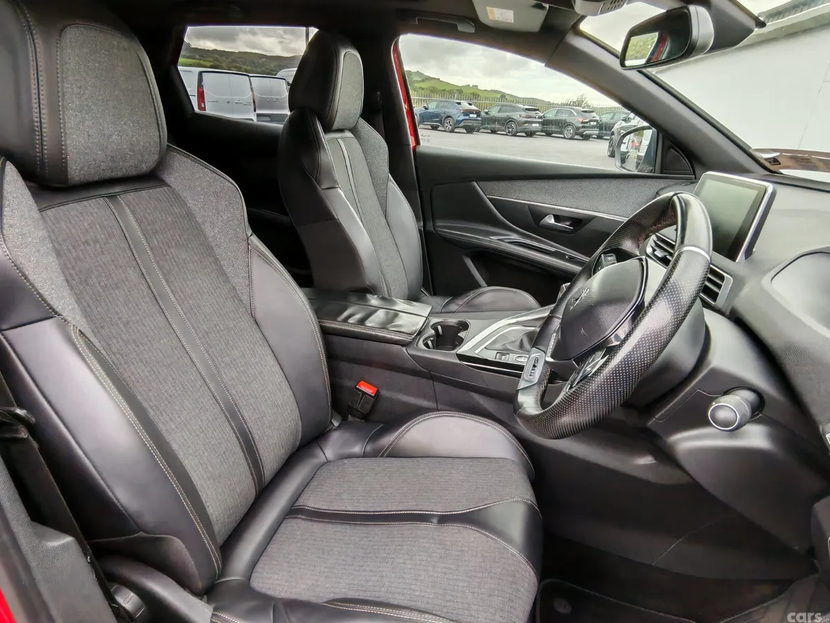 Peugeot 3008 MPV, Petrol, 2018, Red