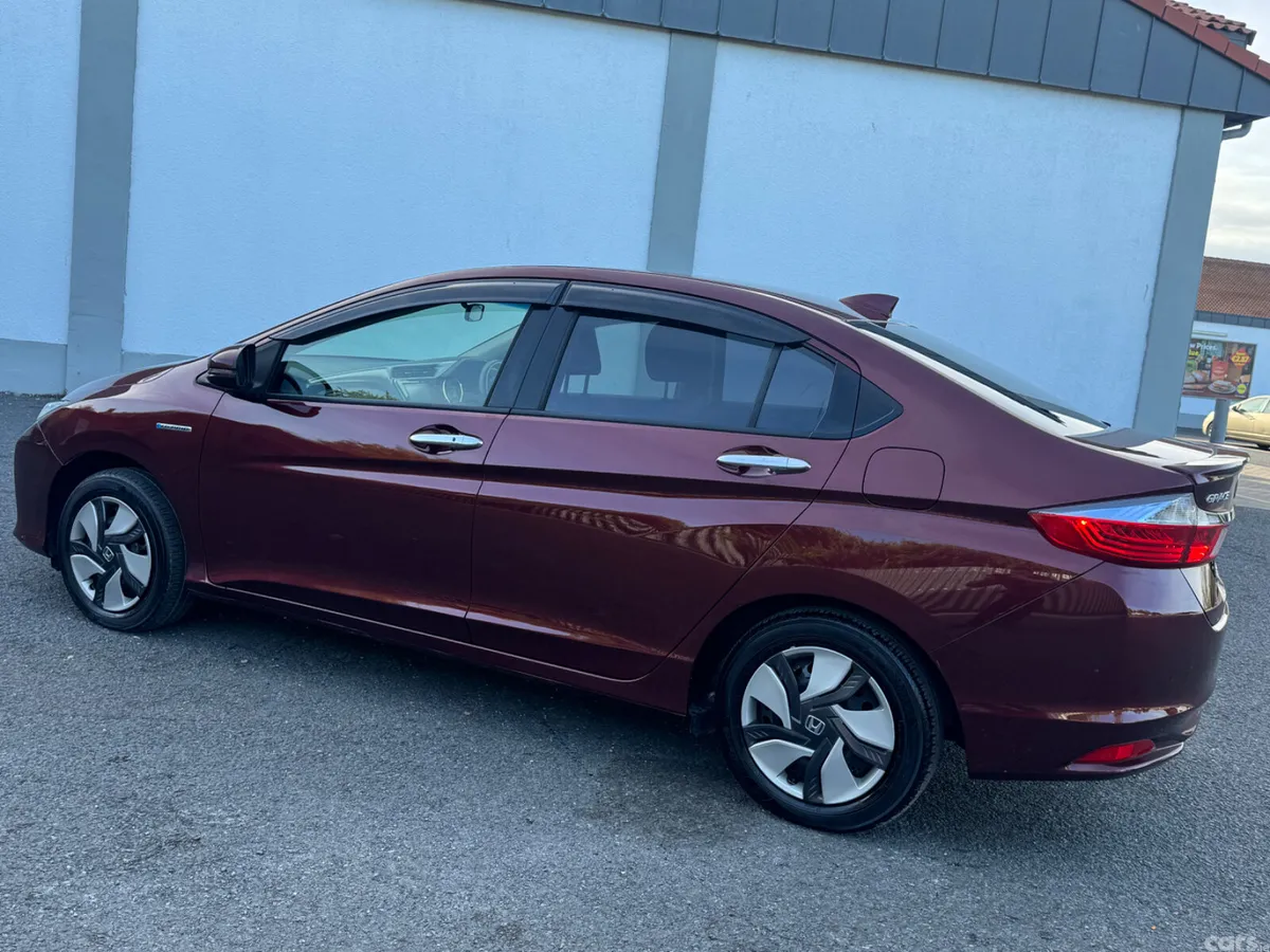 Honda Grace Saloon, Petrol Hybrid, 2015, Red