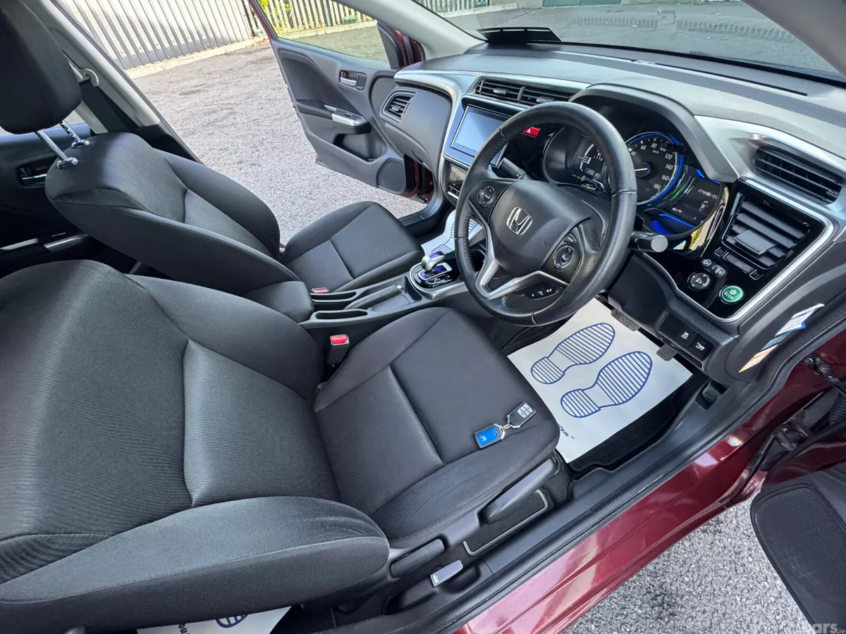 Honda Grace Saloon, Petrol Hybrid, 2015, Red