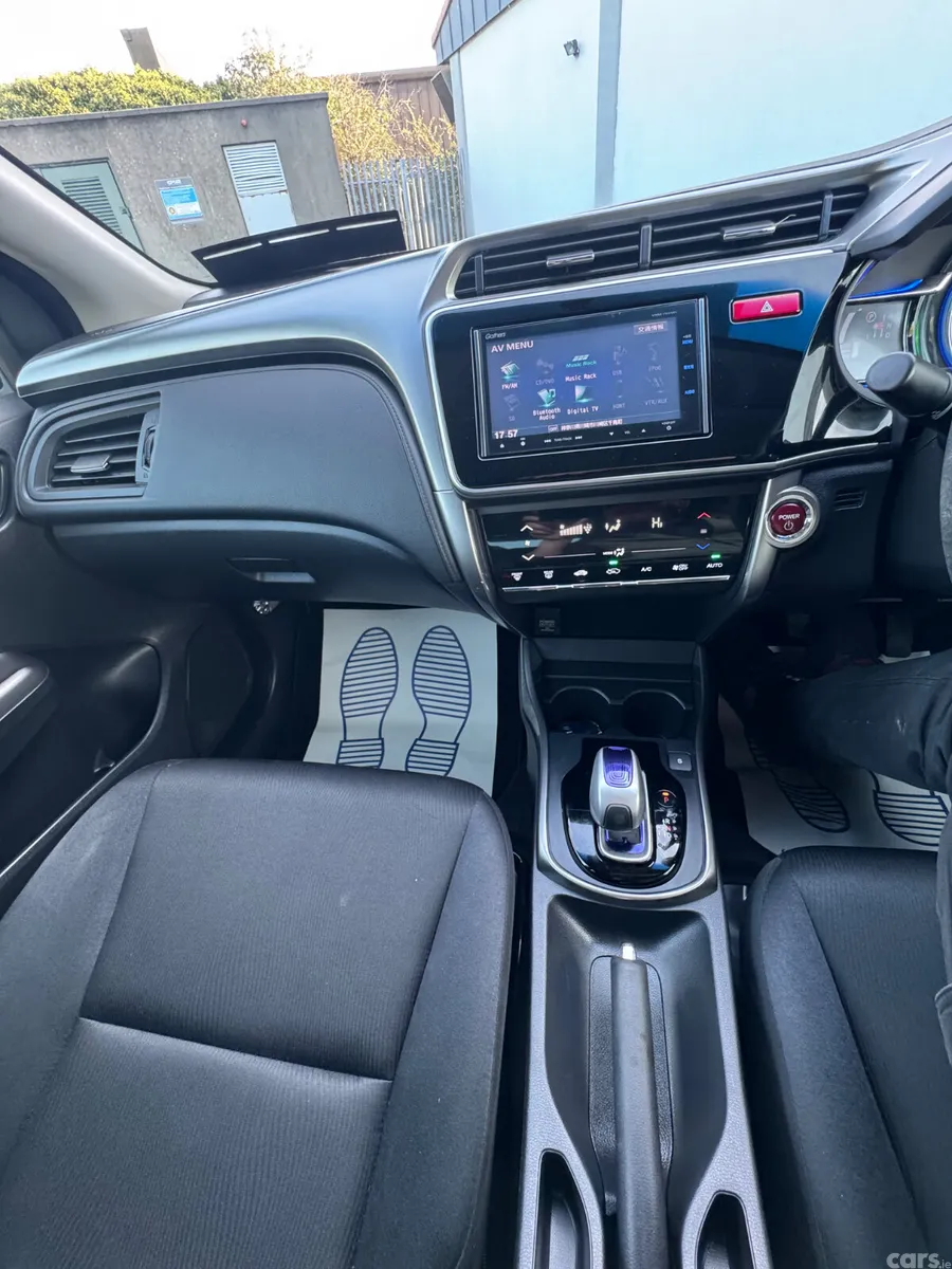 Honda Grace Saloon, Petrol Hybrid, 2015, Red