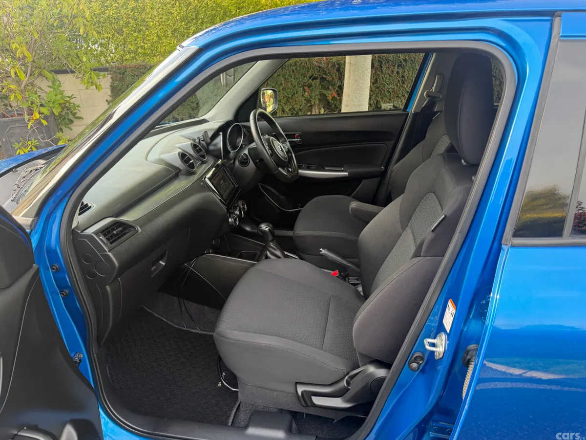 Suzuki Swift Hatchback, Petrol, 2019, Blue