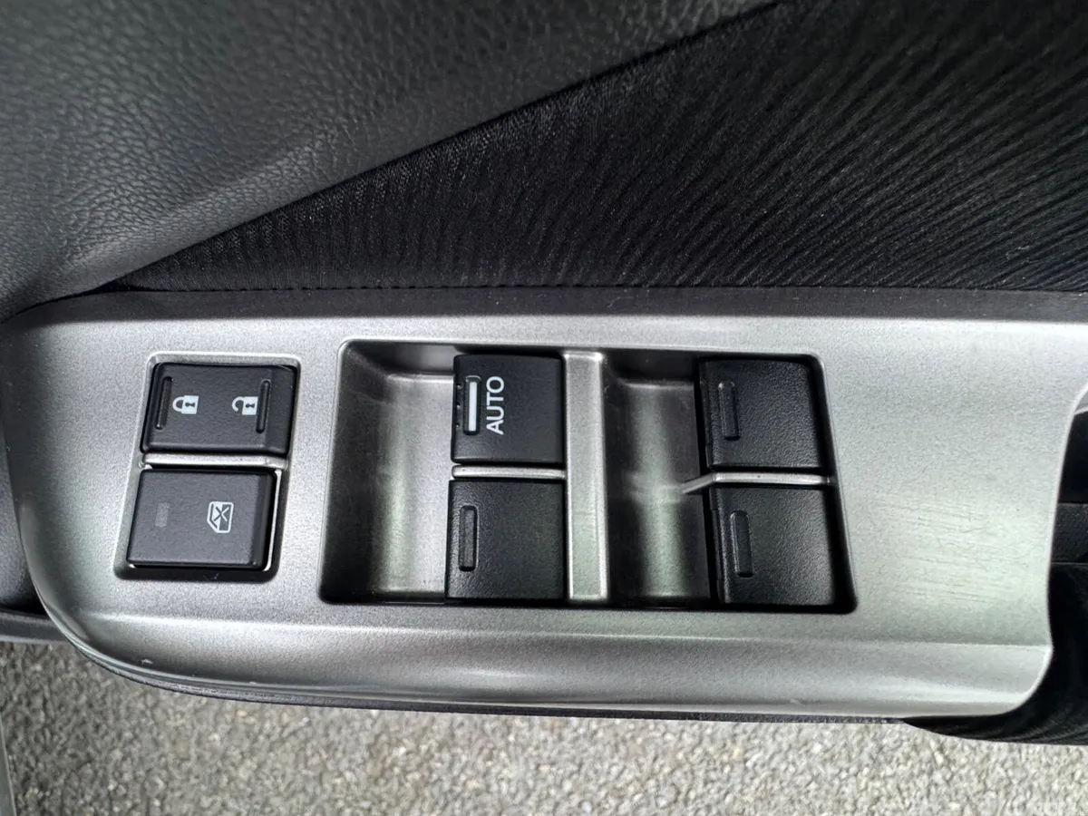 Honda Grace Saloon, Petrol Hybrid, 2015, Silver