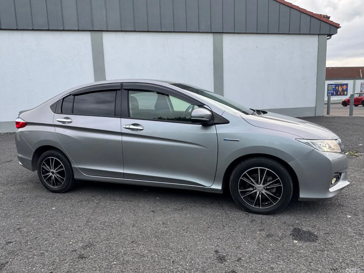 Honda Grace Saloon, Petrol Hybrid, 2015, Silver