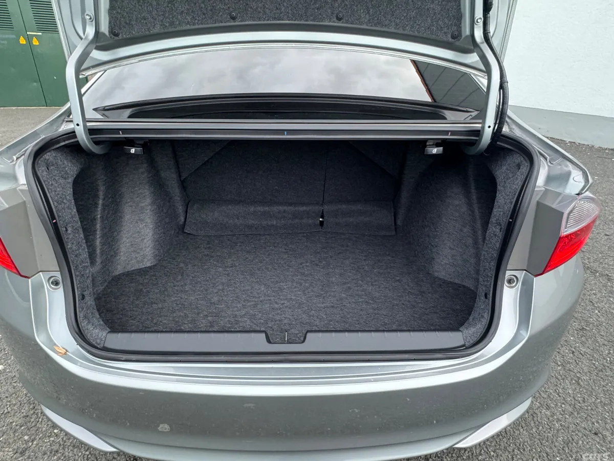 Honda Grace Saloon, Petrol Hybrid, 2015, Silver