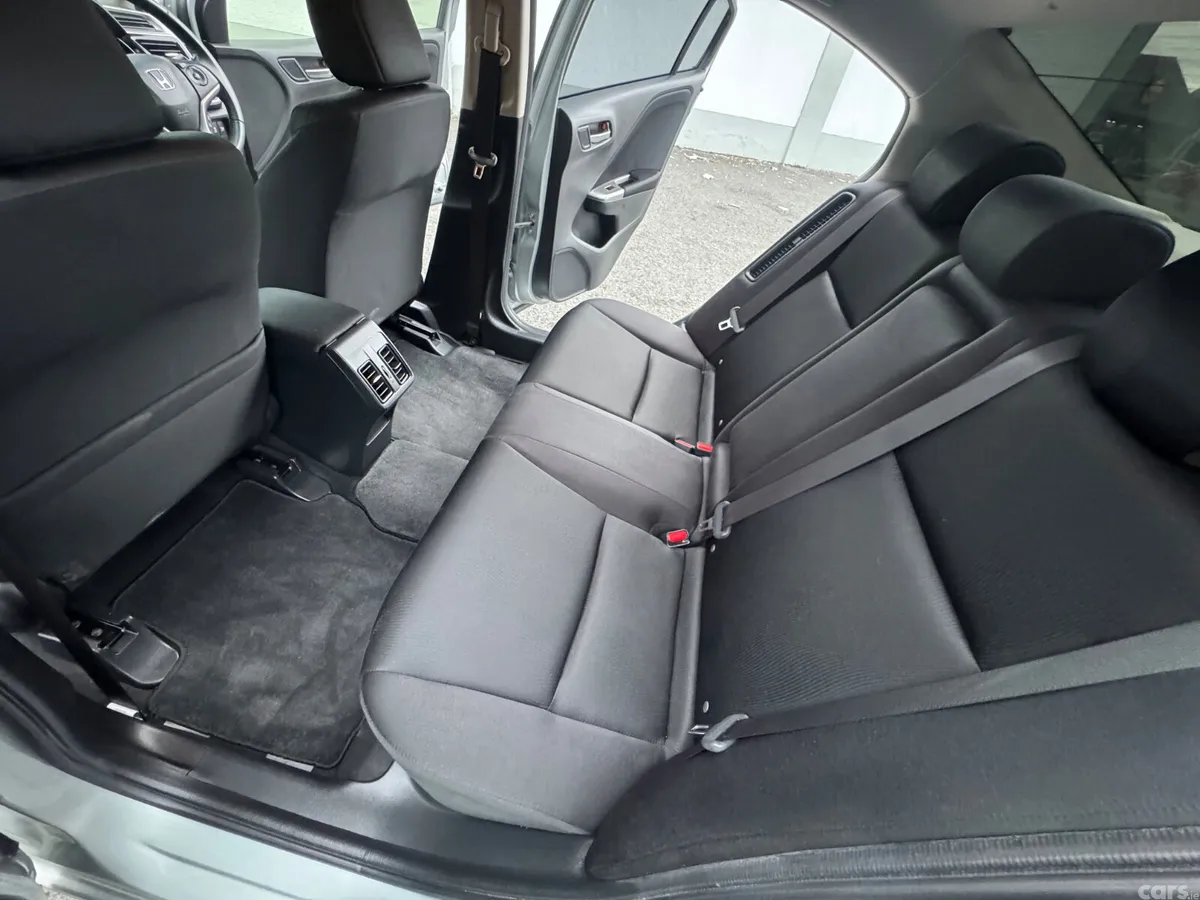 Honda Grace Saloon, Petrol Hybrid, 2015, Silver