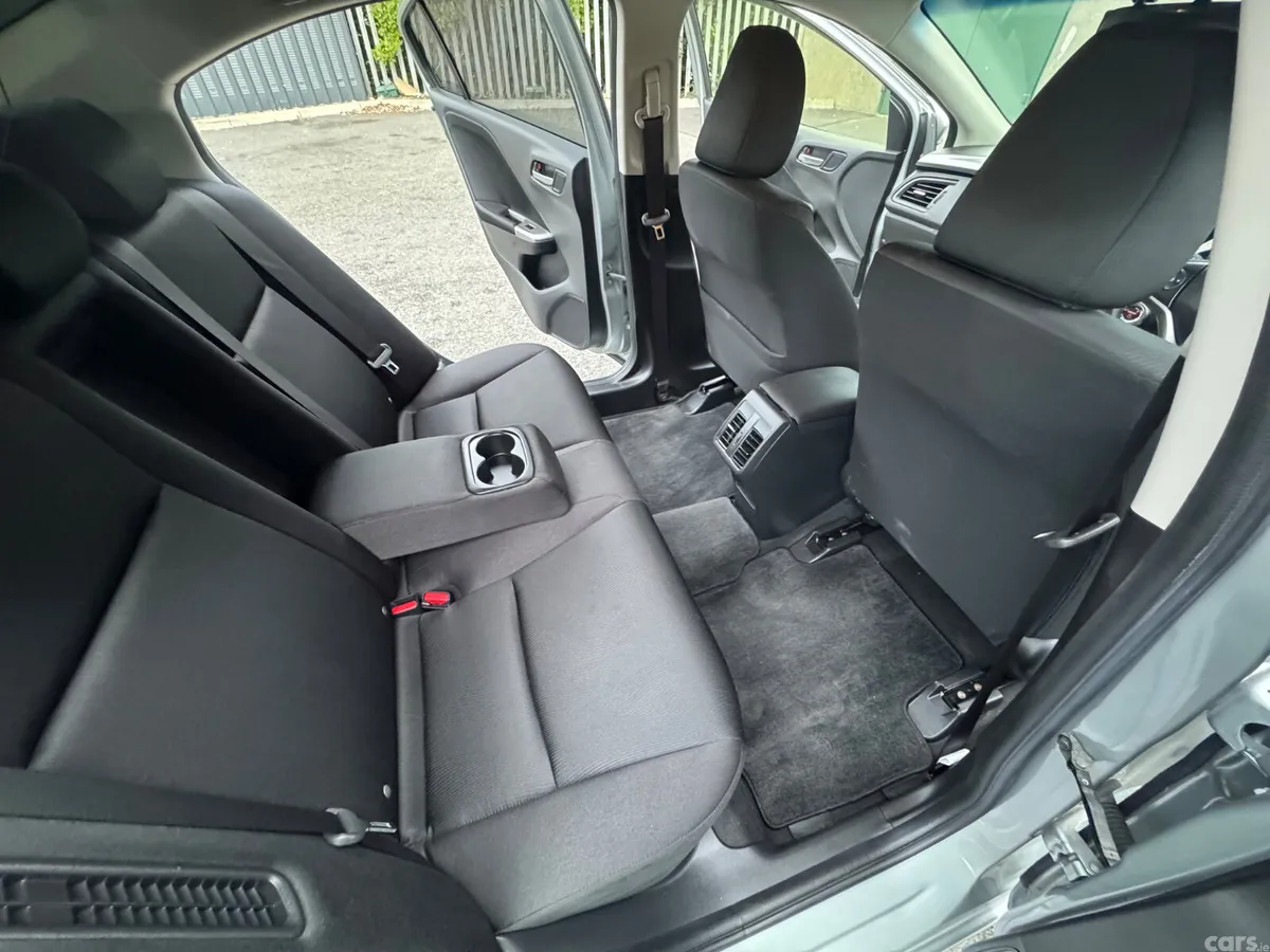 Honda Grace Saloon, Petrol Hybrid, 2015, Silver