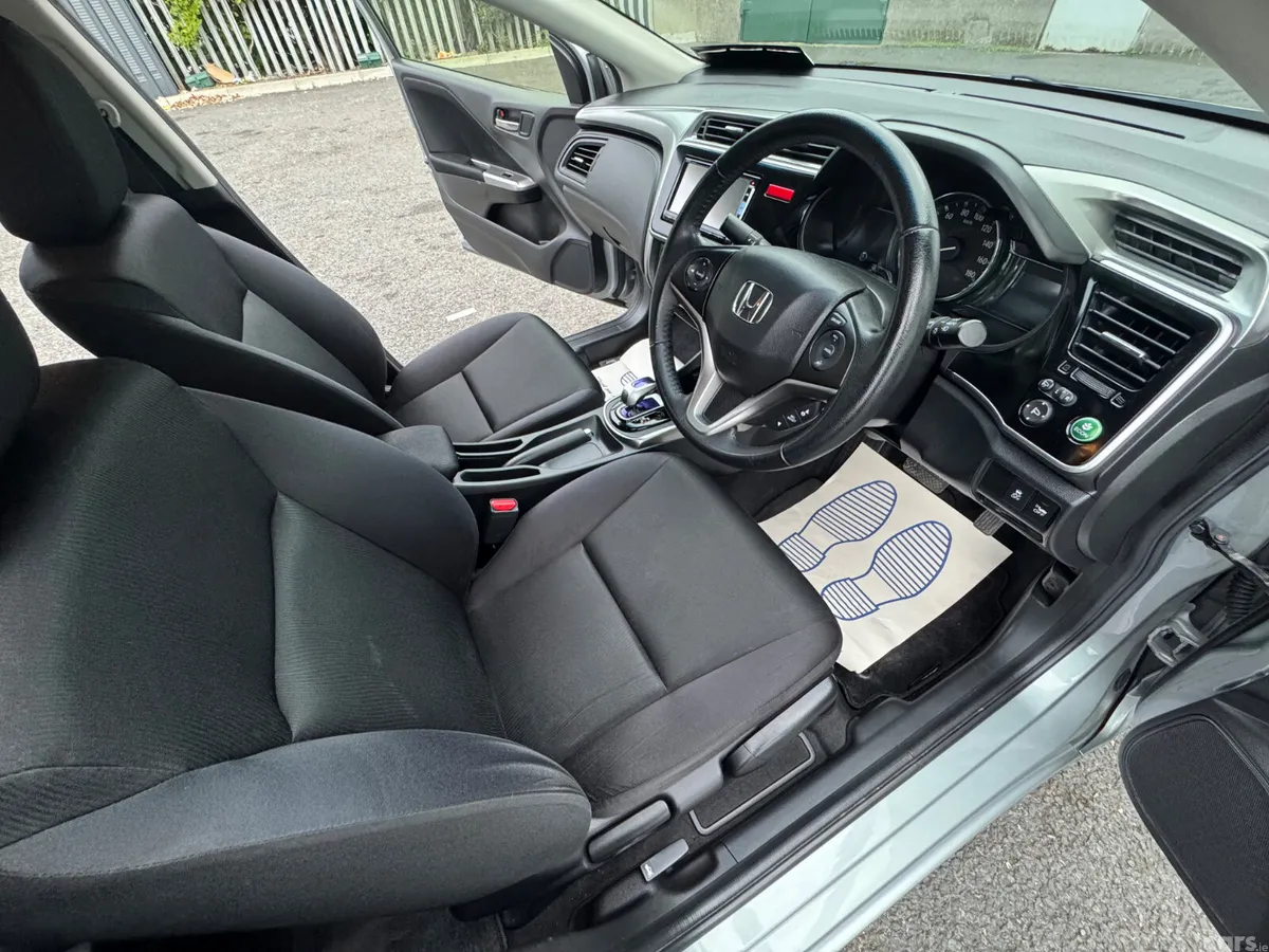 Honda Grace Saloon, Petrol Hybrid, 2015, Silver