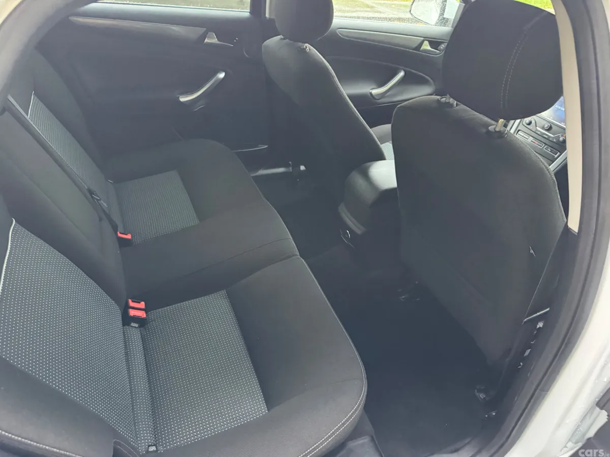 Ford Mondeo Hatchback, Diesel, 2013, White