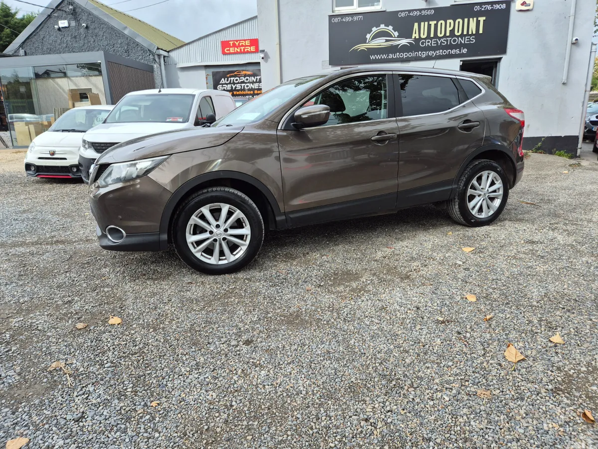 Nissan Qashqai Hatchback, Diesel, 2014, Beige