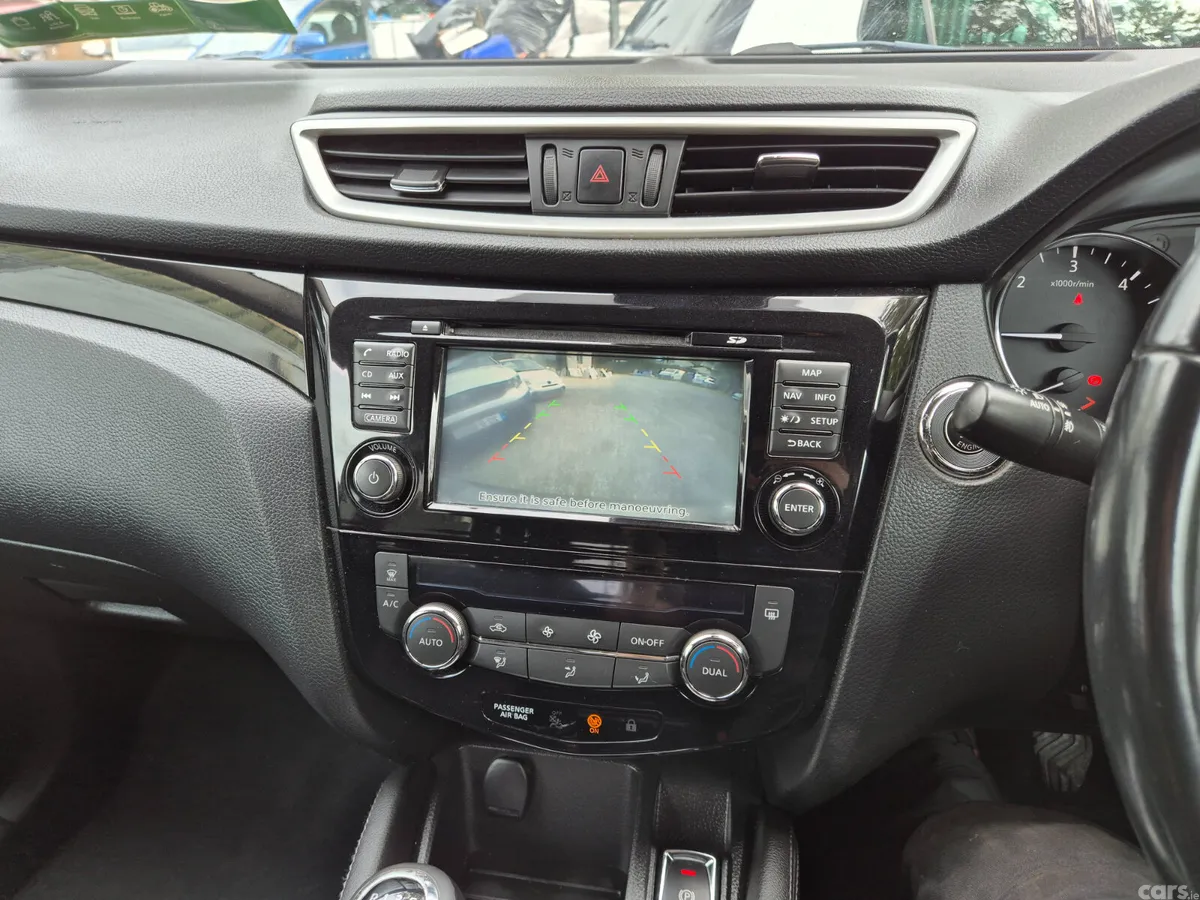 Nissan Qashqai Hatchback, Diesel, 2014, Beige