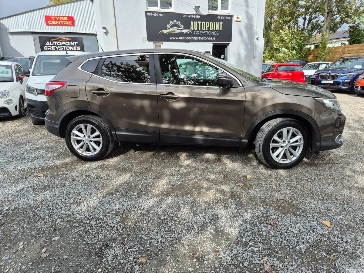 Nissan Qashqai Hatchback, Diesel, 2014, Beige
