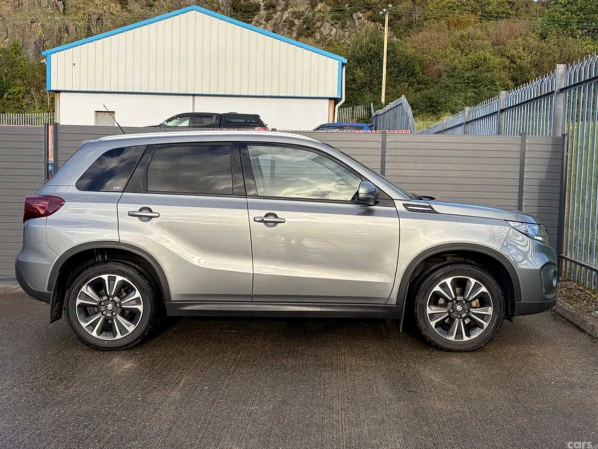 Suzuki Vitara SUV, Petrol Hybrid, 2022, Grey