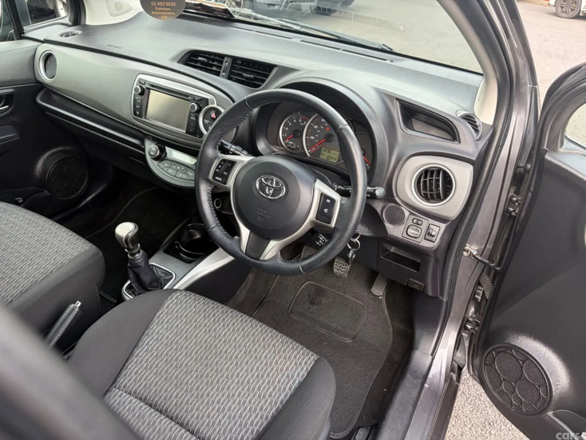 Toyota Yaris Hatchback, Diesel, 2014, Grey