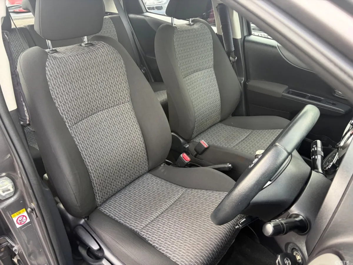 Toyota Yaris Hatchback, Diesel, 2014, Grey