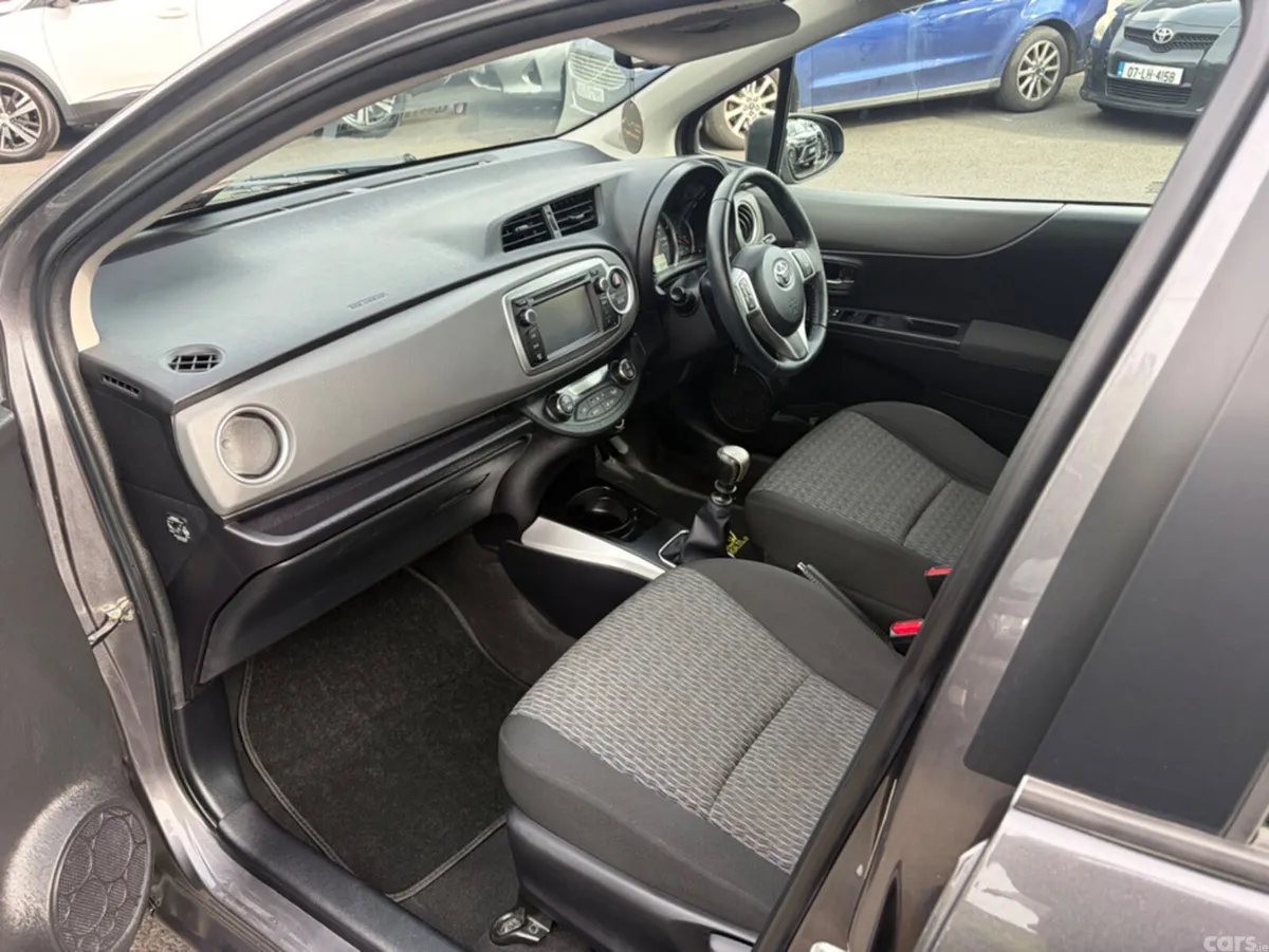 Toyota Yaris Hatchback, Diesel, 2014, Grey