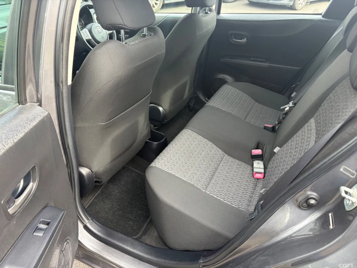 Toyota Yaris Hatchback, Diesel, 2014, Grey